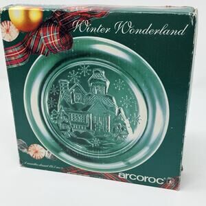 VTG Set of 4 ARCOROC France "Winter Wonderland" 7-3/4” Christmas Dessert Plates